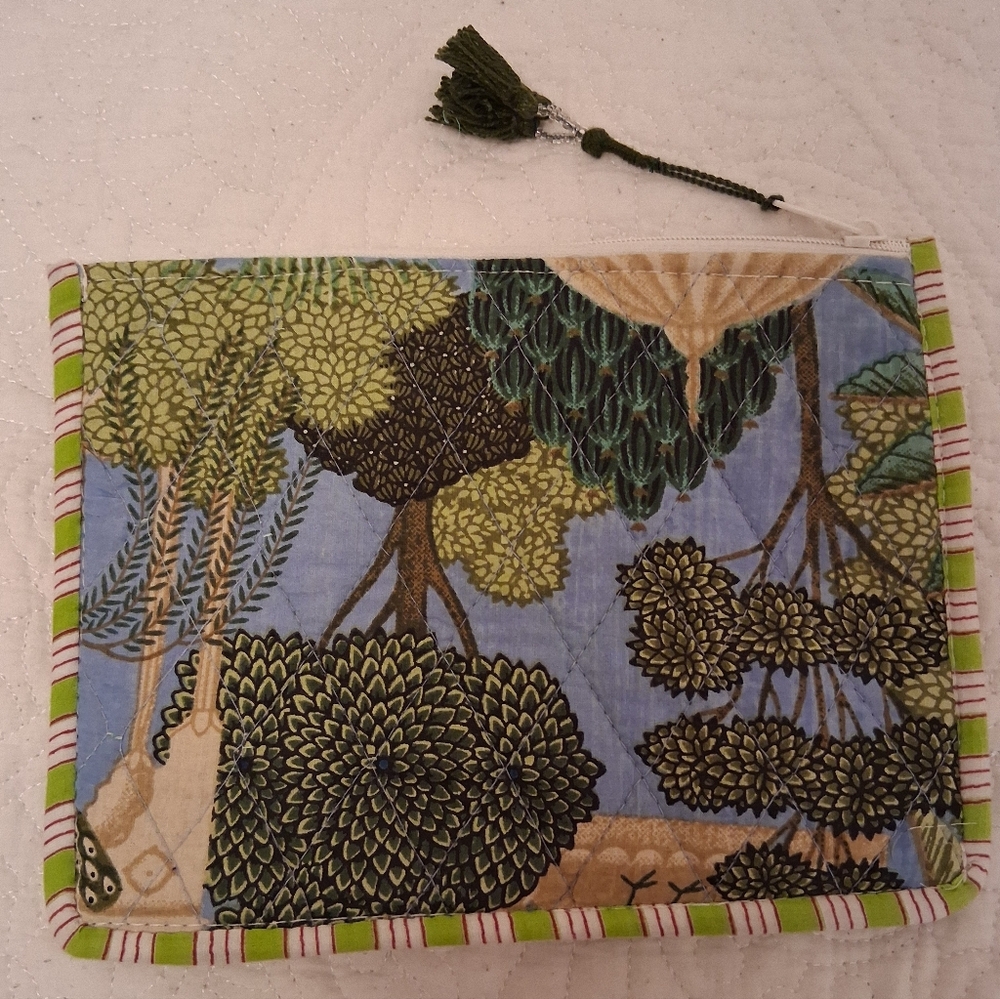 COLORFUL QUILTED POUCH WITH TASSEL